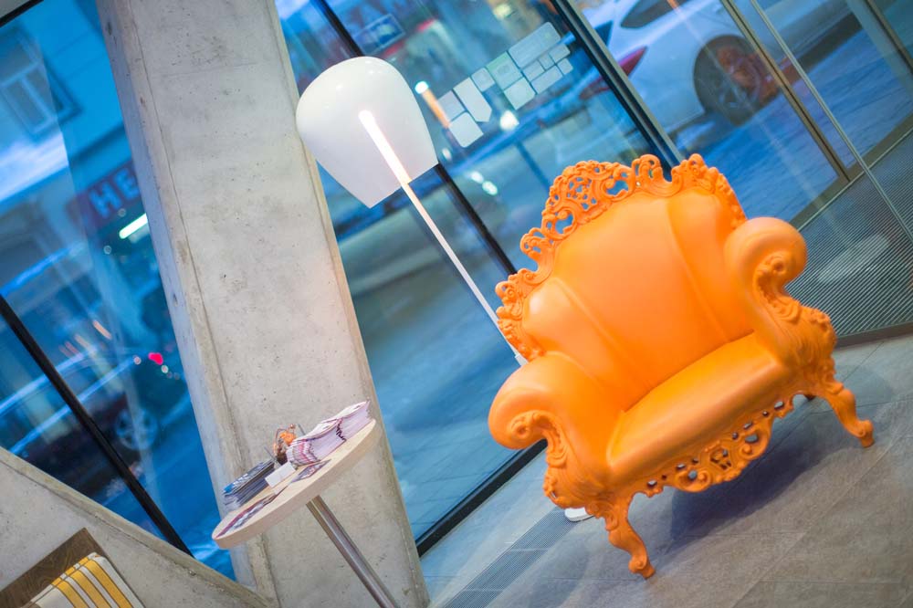Eingangsbereich in der Hotellobby im Simm's Hotel