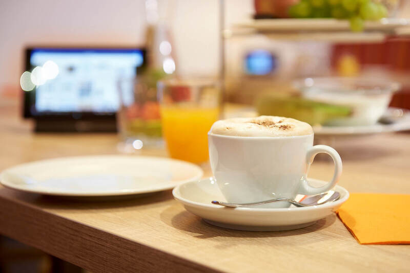 Kaffee und Frühstück im Simm's Hotel