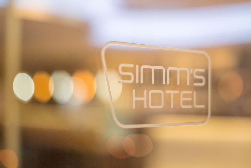 Logo vom Familienhotel Wien - das Simm's Hotel in Simmering