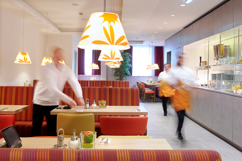 Frühstücksservice im Simm's Hotel