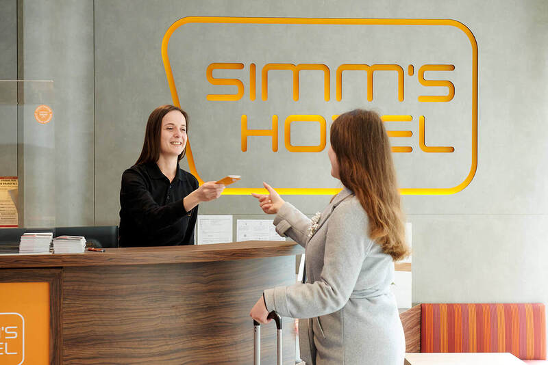 Gästeservice im Simm's Hotel